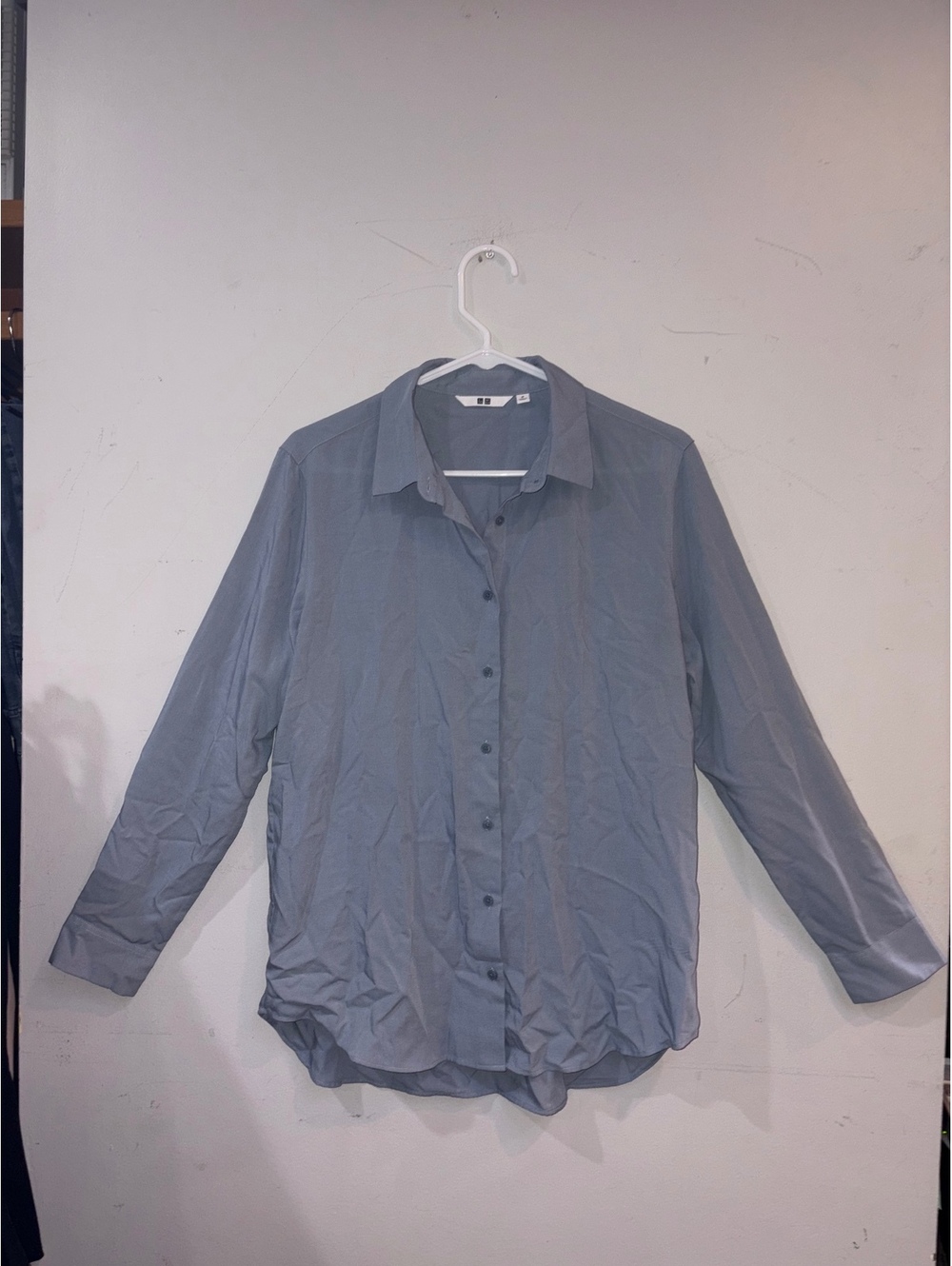 Uniqlo Medium Gray Rayon Polyester Button-Up Shirt